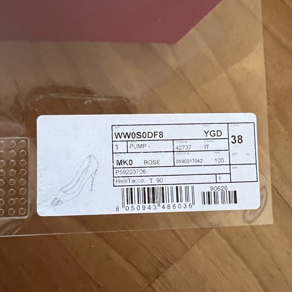 Valentino Rockstud Alcove 38, like new, expensive protection on the bottom. - Picture 12 of 12